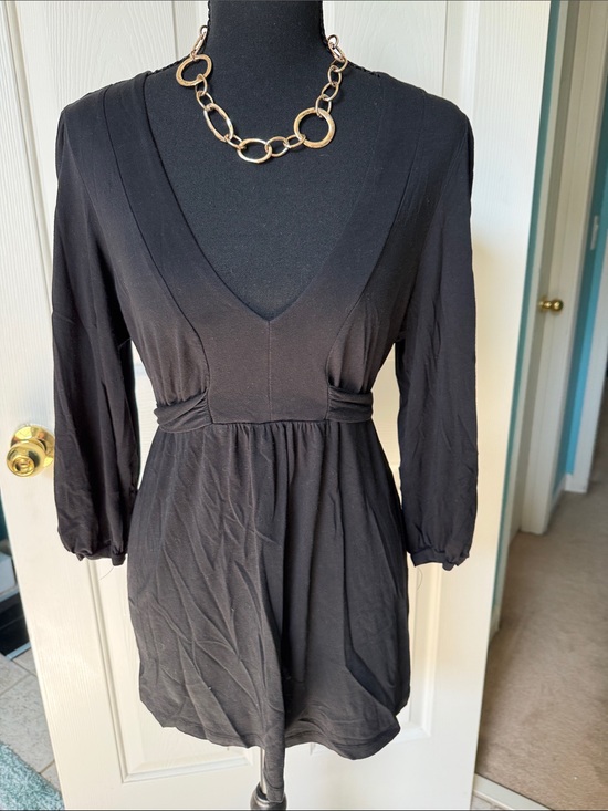 GAP Tops - GAP Black Knit Top with Logo Tag